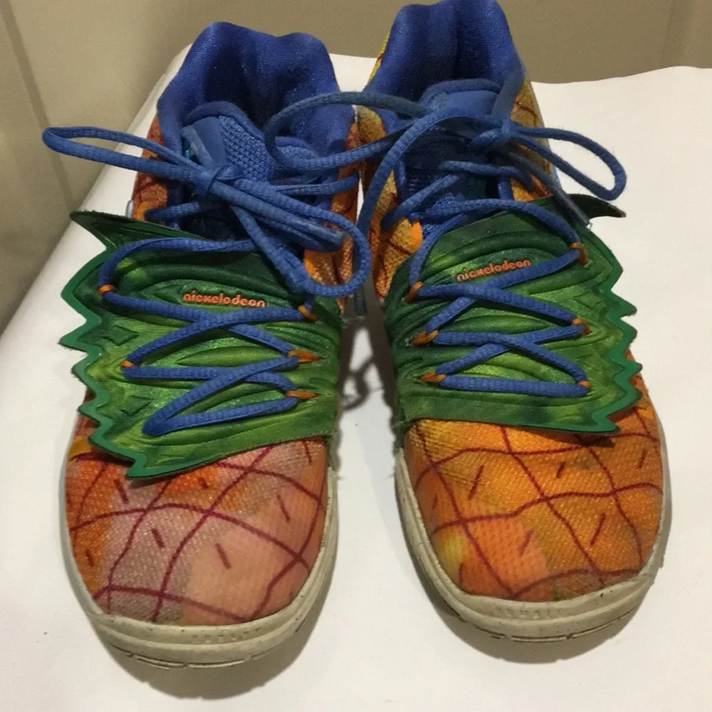 Nike Kyrie 5 SpongeBob SquarePants Pineapple House Basketball Sneakers size 2Y